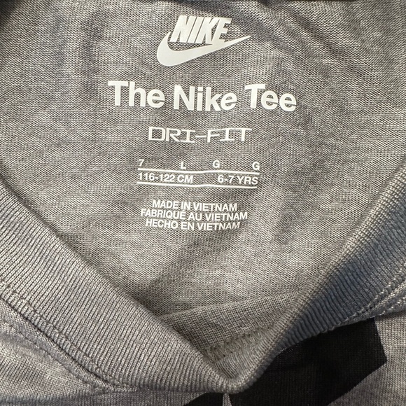 Boys Nike shorts set, size 7 - Picture 4 of 4